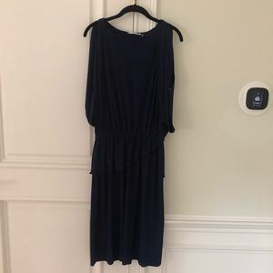 Tahari navy stunner! Perfect for day 2 night
